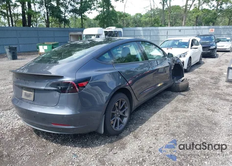 2019 Tesla Model 3 Long Range/Mid Range/Standard Range/Standard Range Plus z USA, uszkodzony, nr VIN 5YJ3E1EA5KF400131